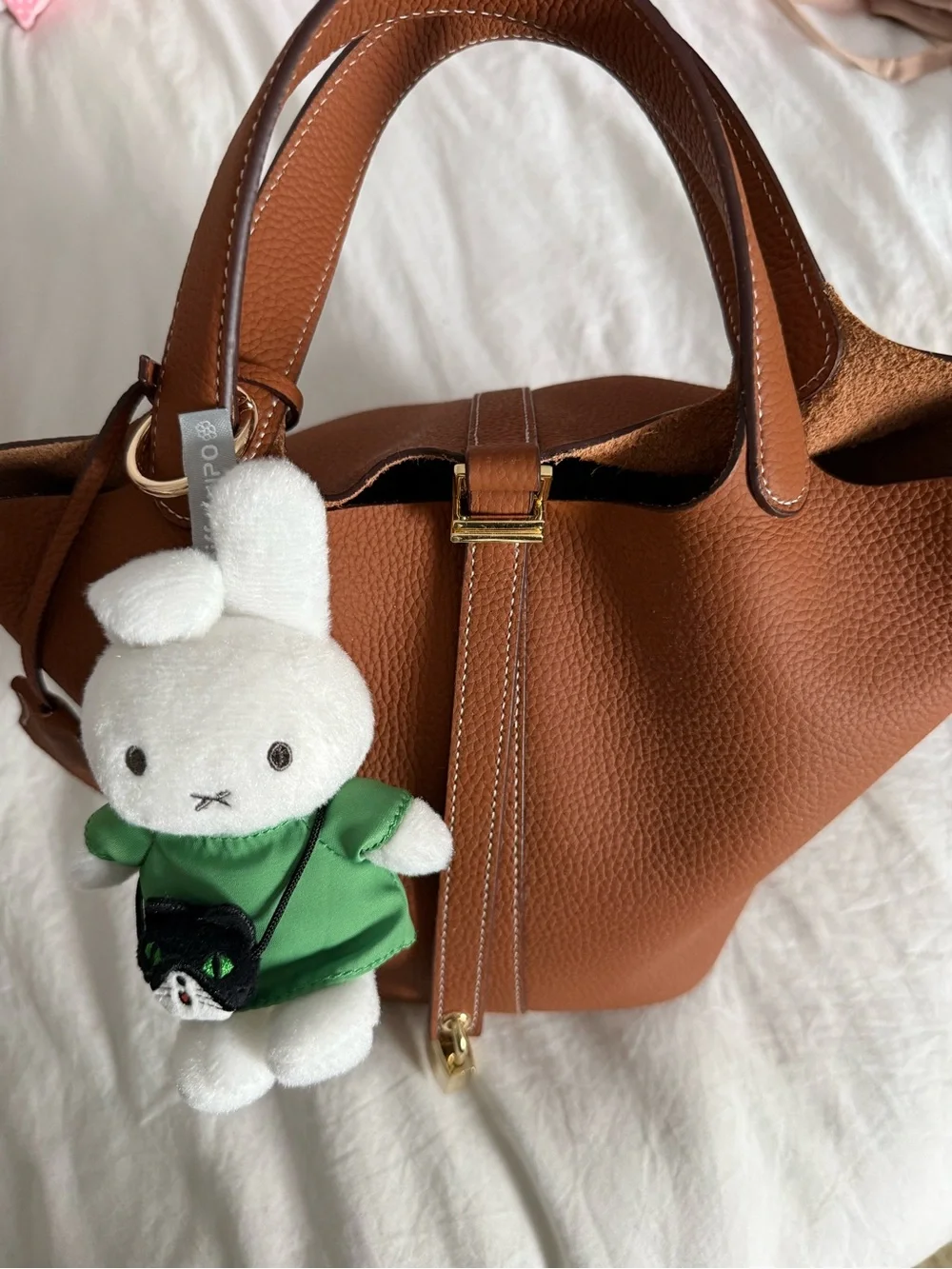 Miffy Travel Series - Dan w Cat Bag Bag Charm - Picture 6 of 9